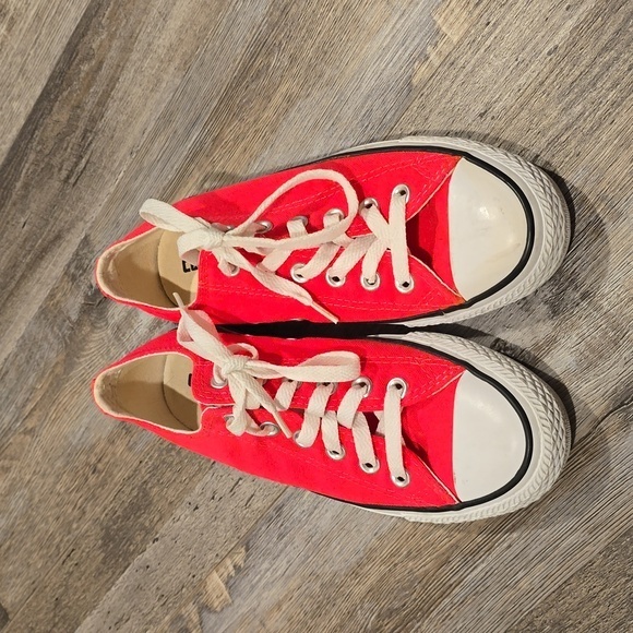 Converse Red Canvas Women's Shoes - Picture 1 of 15